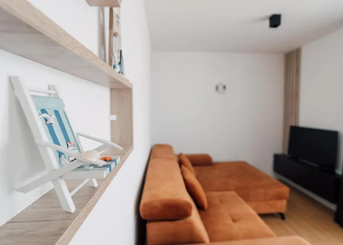 Tesla's Energy Haven 扎达尔